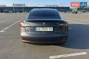 Седан Tesla Model 3 2021 в 