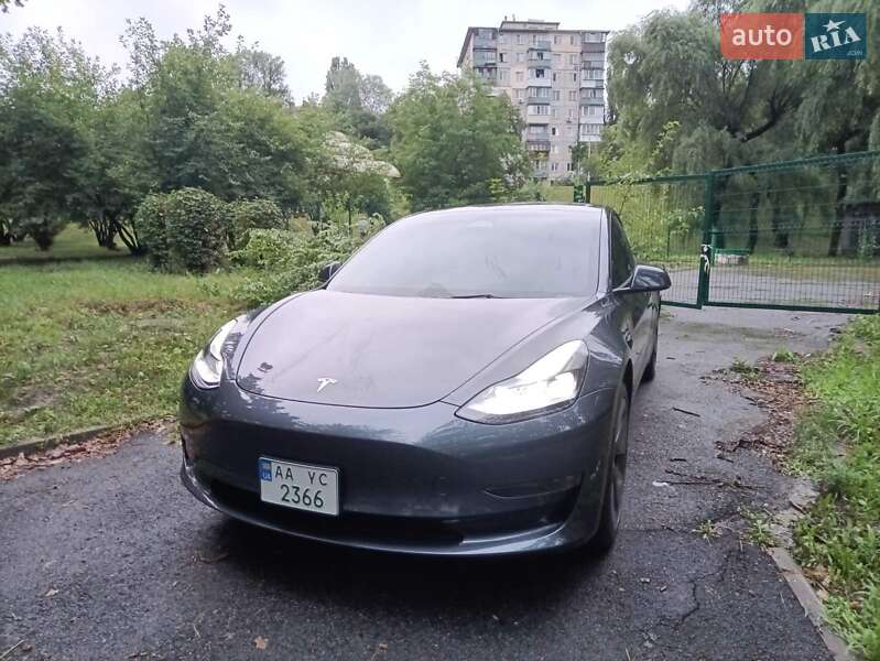 Седан Tesla Model 3 2023 в 