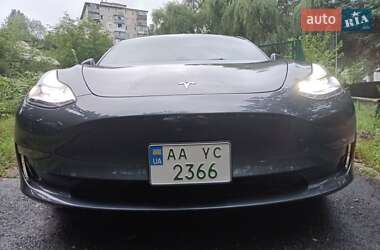 Седан Tesla Model 3 2023 в 
