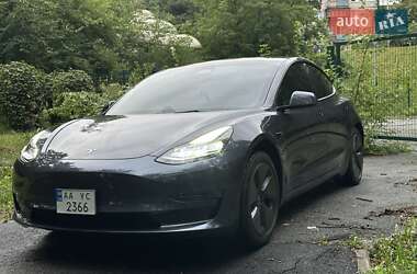 Седан Tesla Model 3 2023 в 