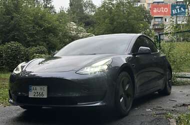 Седан Tesla Model 3 2023 в 