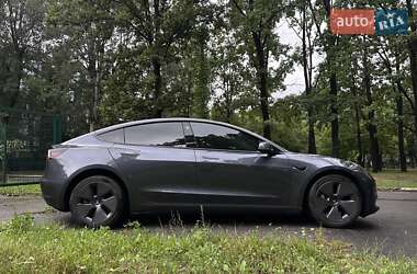 Седан Tesla Model 3 2023 в 