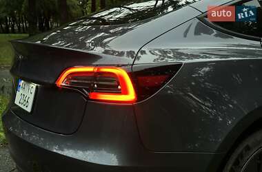 Седан Tesla Model 3 2023 в 
