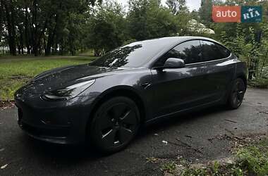 Седан Tesla Model 3 2023 в 