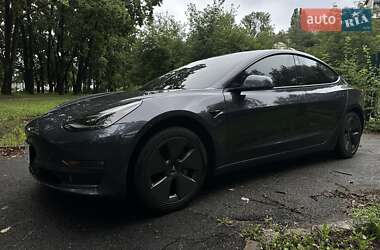 Седан Tesla Model 3 2023 в 