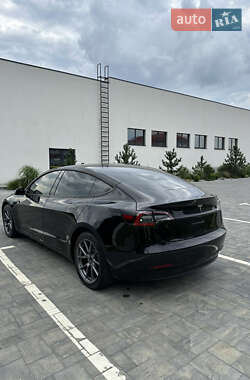 Седан Tesla Model 3 2022 в 