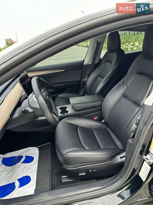Седан Tesla Model 3 2022 в Луцьку