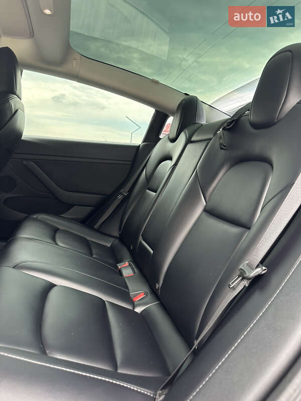 Седан Tesla Model 3 2022 в Луцьку