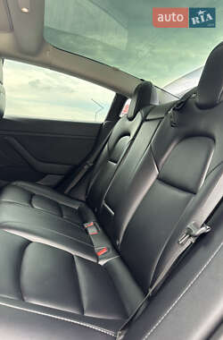 Седан Tesla Model 3 2022 в 