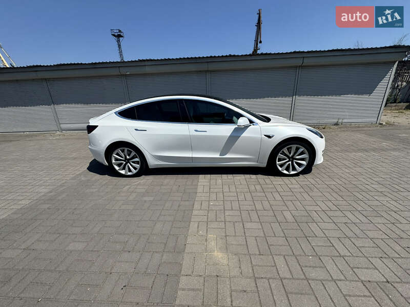 Седан Tesla Model 3 2019 в Дніпрі