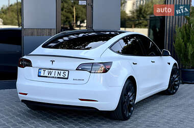 Седан Tesla Model 3 2022 в 