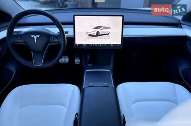 Седан Tesla Model 3 2022 в 