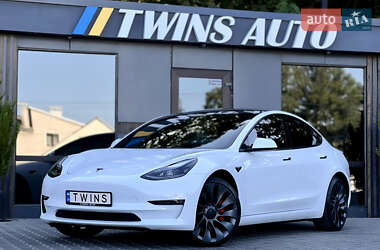 Седан Tesla Model 3 2022 в 