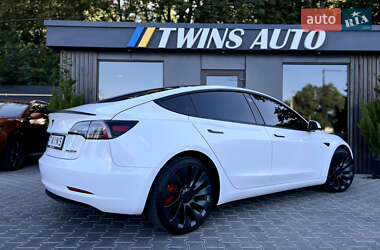 Седан Tesla Model 3 2022 в 