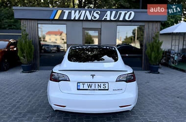 Седан Tesla Model 3 2022 в 