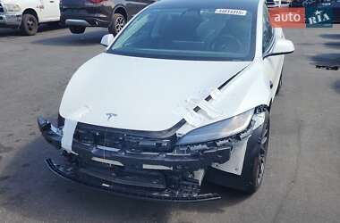 Седан Tesla Model 3 2024 в 