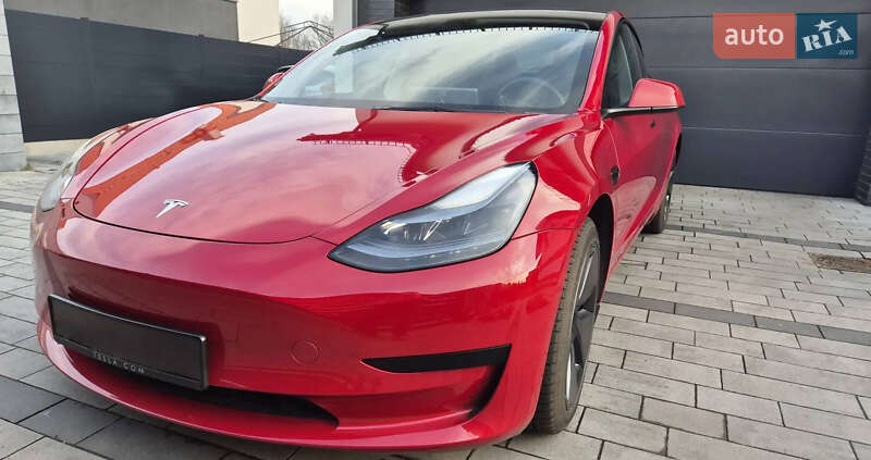 Седан Tesla Model 3 2021 в 
