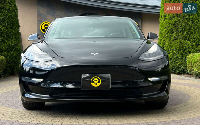Седан Tesla Model 3 2018 в Львове