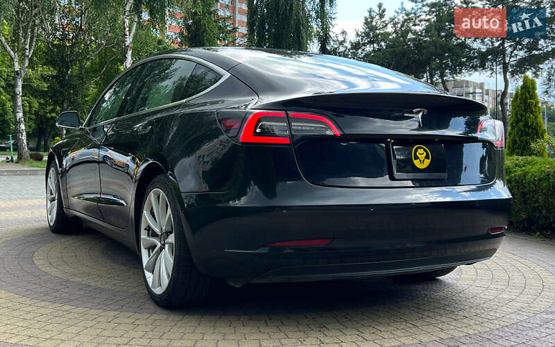 Седан Tesla Model 3 2018 в Львове