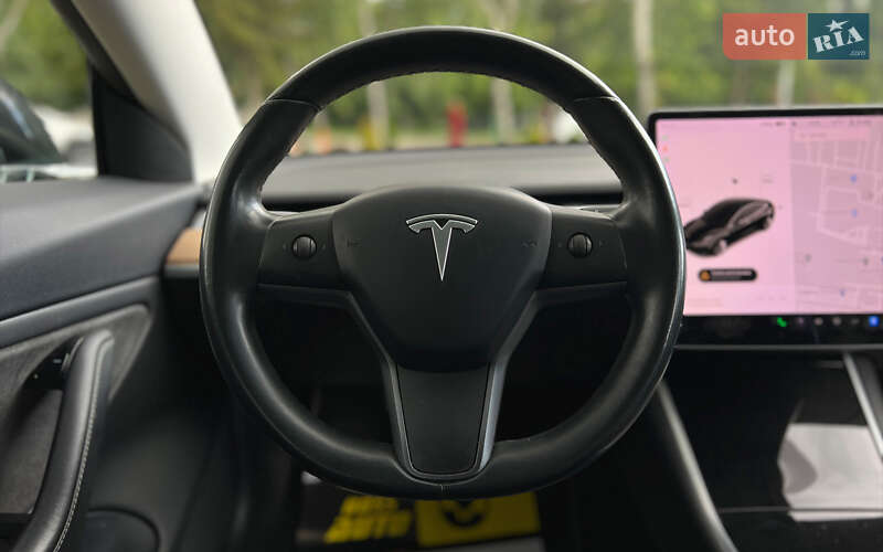 Седан Tesla Model 3 2018 в Львове