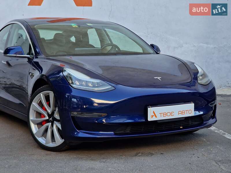 Седан Tesla Model 3 2018 в Одесі