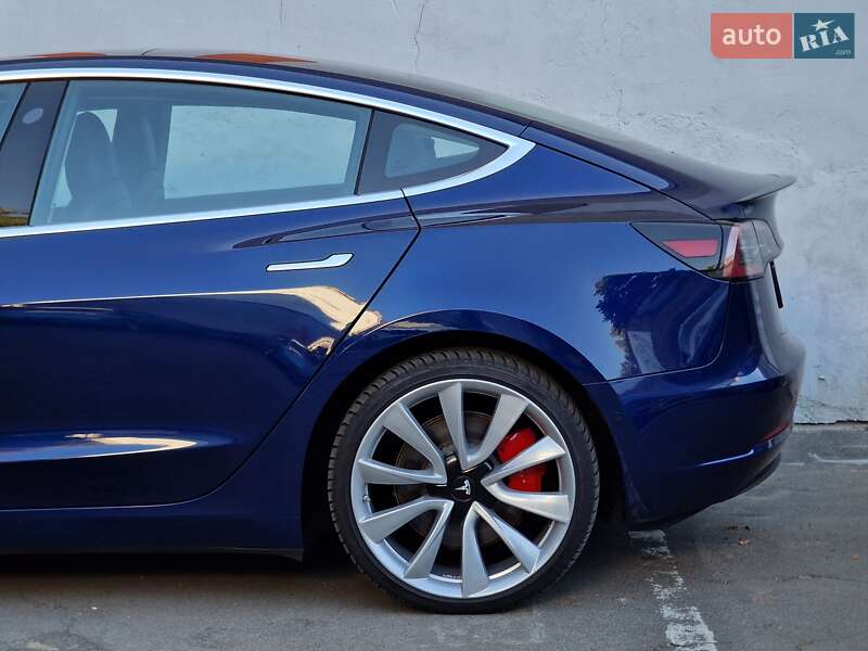 Седан Tesla Model 3 2018 в Одесі