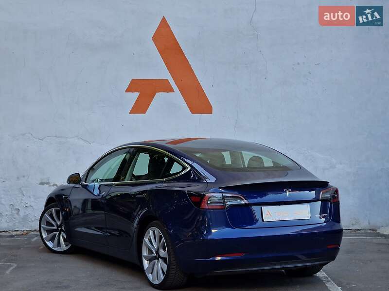 Седан Tesla Model 3 2018 в Одесі