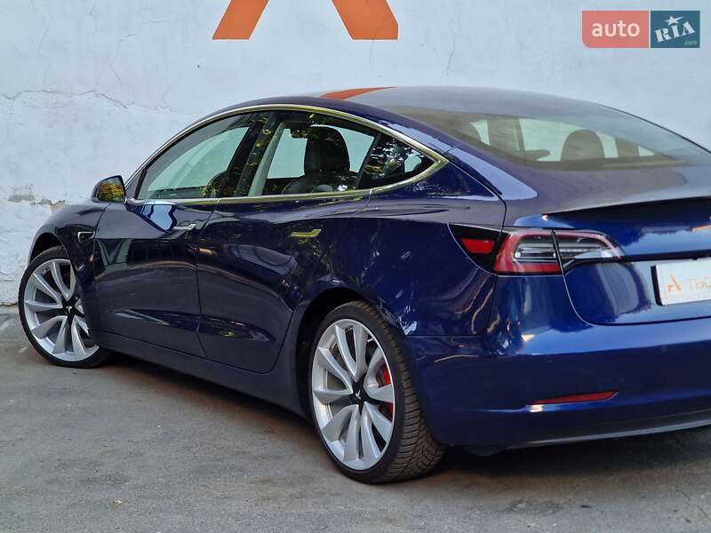 Седан Tesla Model 3 2018 в Одесі