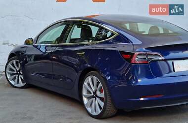 Седан Tesla Model 3 2018 в 