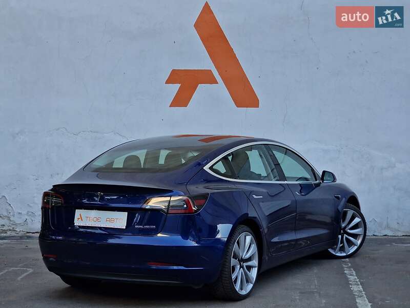Седан Tesla Model 3 2018 в Одесі