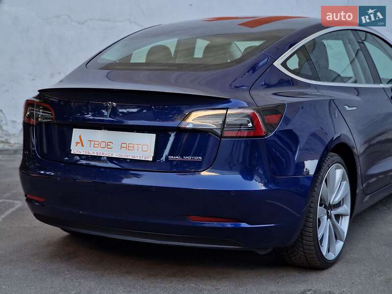 Седан Tesla Model 3 2018 в Одесі