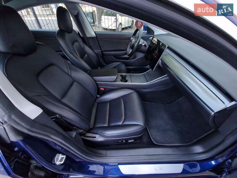 Седан Tesla Model 3 2018 в Одесі