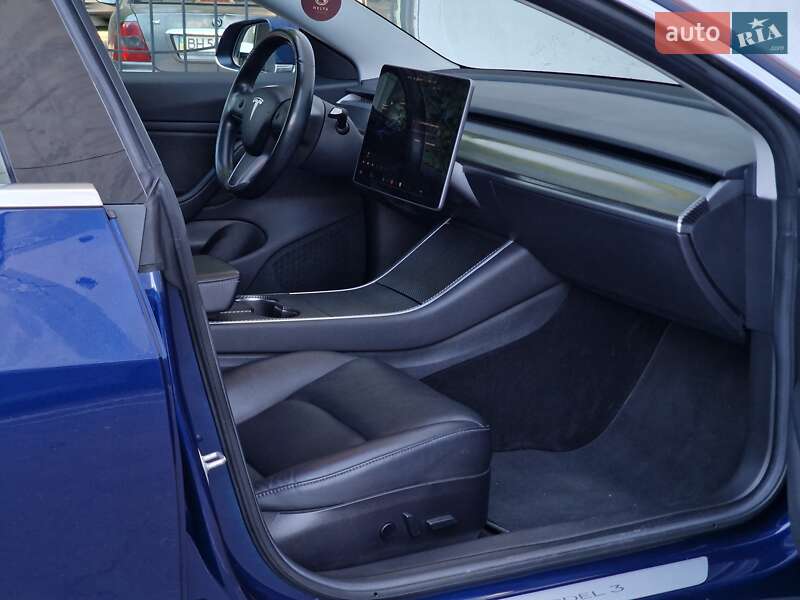 Седан Tesla Model 3 2018 в Одесі
