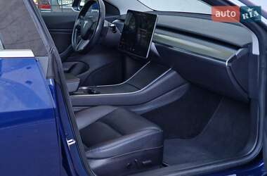 Седан Tesla Model 3 2018 в 