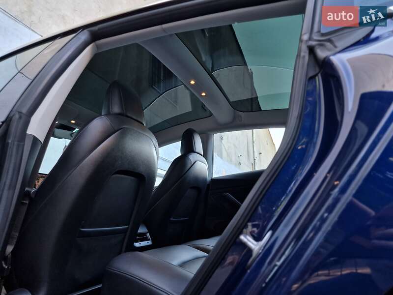 Седан Tesla Model 3 2018 в Одесі
