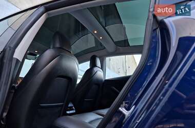 Седан Tesla Model 3 2018 в 