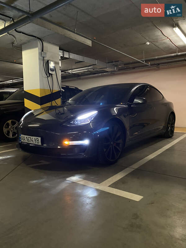 Седан Tesla Model 3 2019 в Киеве