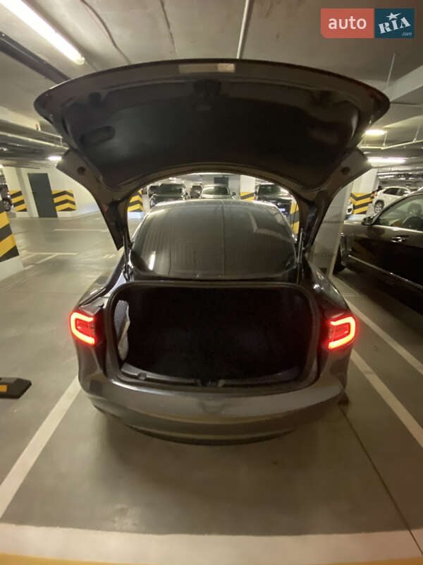 Седан Tesla Model 3 2019 в Киеве
