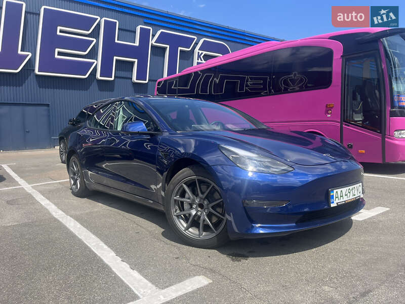 Седан Tesla Model 3 2023 в Киеве