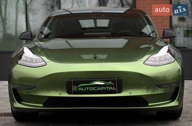 Седан Tesla Model 3 2021 в 