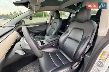 Седан Tesla Model 3 2022 в 