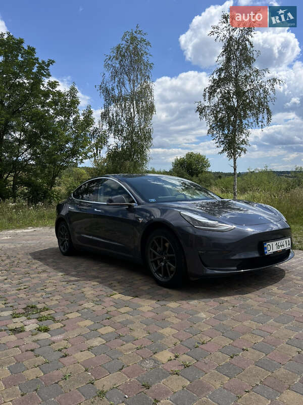 Седан Tesla Model 3 2019 в Ивано-Франковске