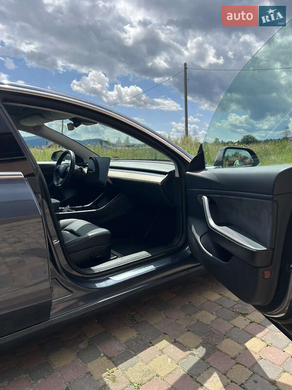 Седан Tesla Model 3 2019 в Ивано-Франковске
