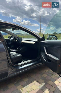 Седан Tesla Model 3 2019 в 