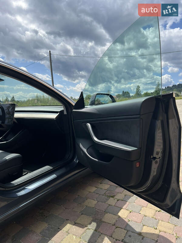 Седан Tesla Model 3 2019 в Ивано-Франковске