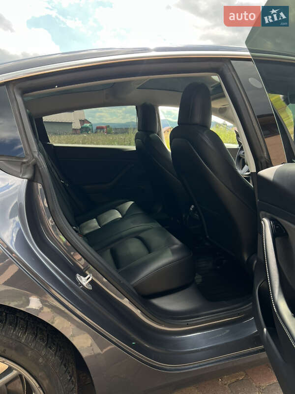 Седан Tesla Model 3 2019 в Ивано-Франковске