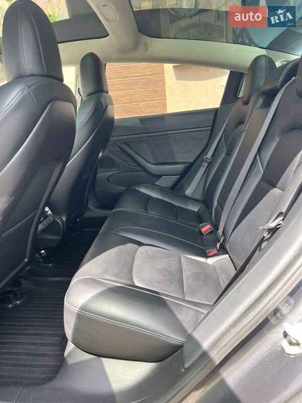 Седан Tesla Model 3 2019 в Ивано-Франковске
