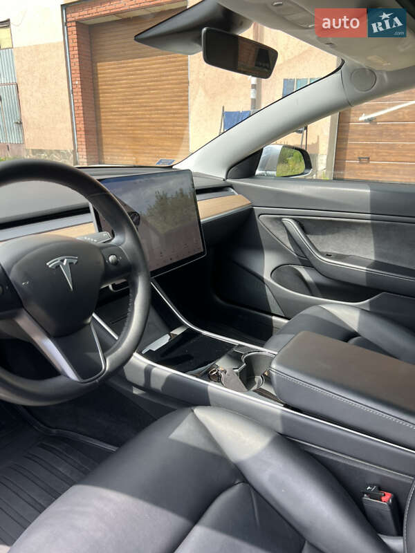 Седан Tesla Model 3 2019 в Ивано-Франковске