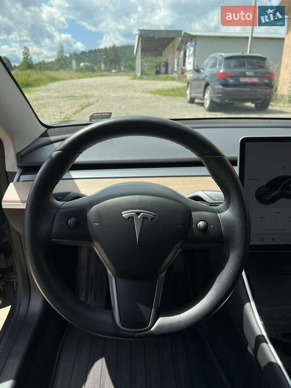 Седан Tesla Model 3 2019 в Ивано-Франковске