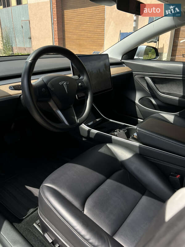 Седан Tesla Model 3 2019 в Ивано-Франковске